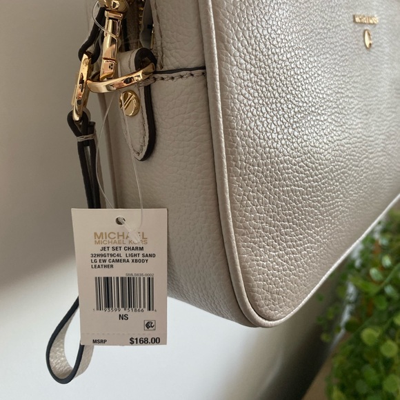 Michael Kors Jet Set Charm Crossbody NWT - Picture 3 of 7